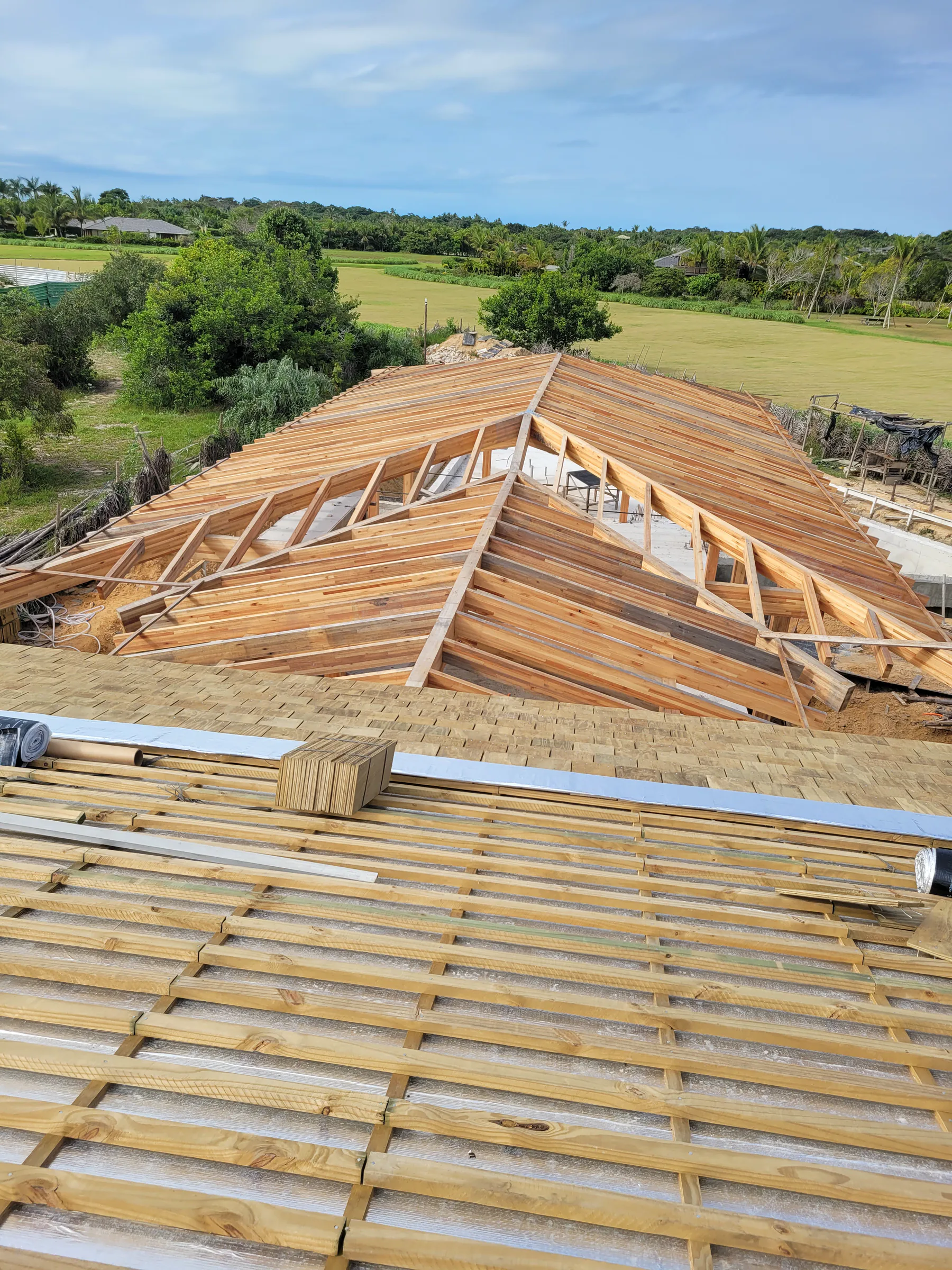 Casa GS, instalação da cobertura durante a obra, foto 2